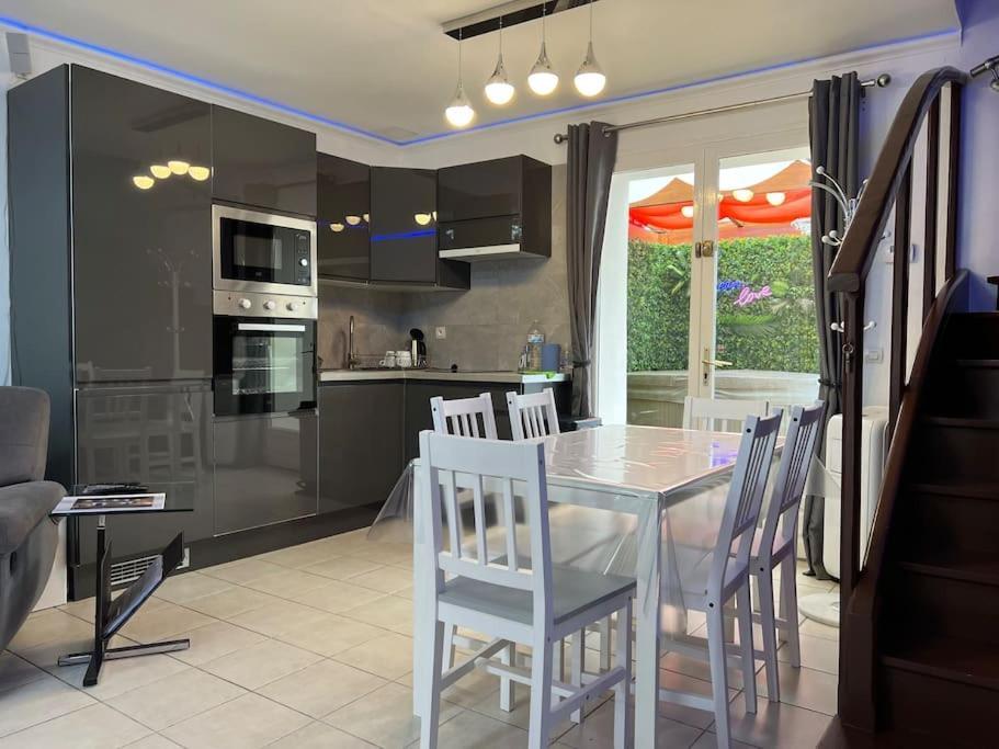 Kings Villa Near Disneyland Reserved Only For Family With Kids Saint-Germain-sur-Morin Eksteriør billede