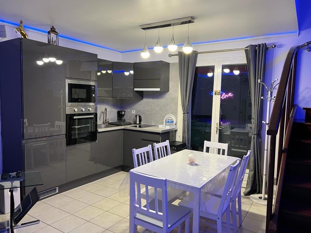 Kings Villa Near Disneyland Reserved Only For Family With Kids Saint-Germain-sur-Morin Eksteriør billede